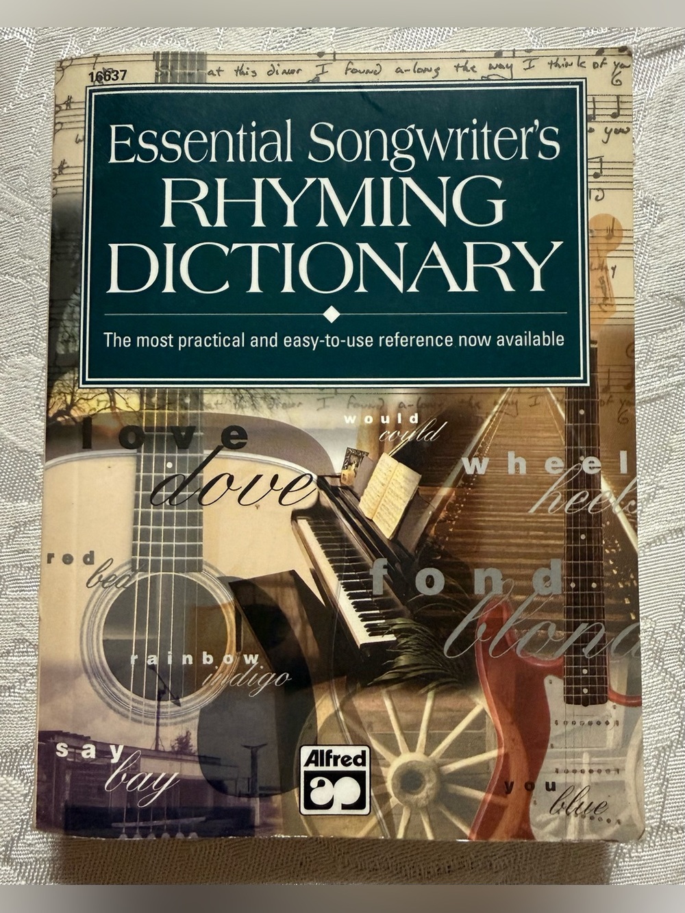 Essential Songwriter's Rhyming Dictionary by Alfred